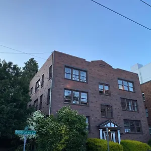 https://historic-cap-hill-apartment-with-space-needle-views.seattlehotelsites.com