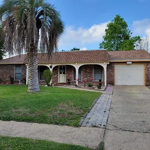 https://charming-pensacola-rental.hotels-destin.com