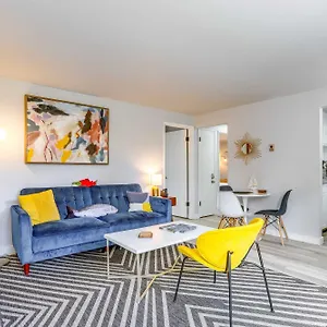 https://seattle-garden-apt-shared-yard-and-gas-grill.seattlehotelsites.com