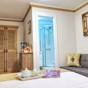 Relaxing Private Studio Near Laguardia Airport New York
